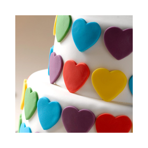 Suggestion de decoration coeurs en pate a sucre Extra Renshaw