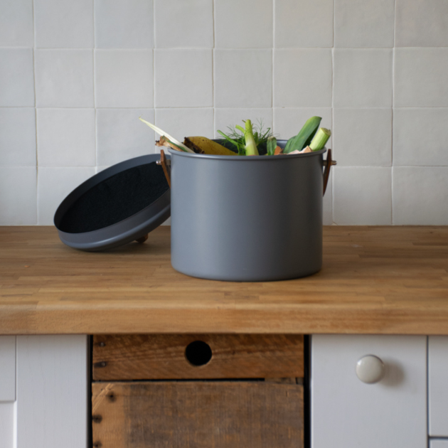 Composteur seau bleu