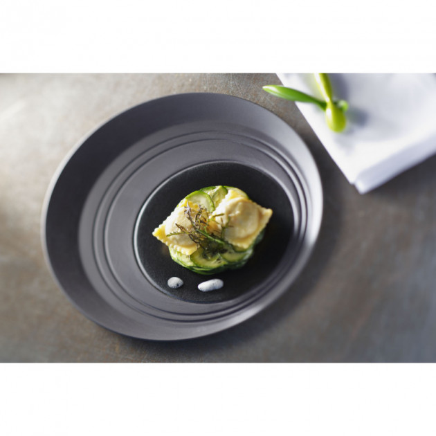 FIN DE SERIE Ravioles presentees dans une assiette ronde en porcelaine Revol FIN DE SERIE Ravioles presentees dans une assiette ronde en porcelaine Revol