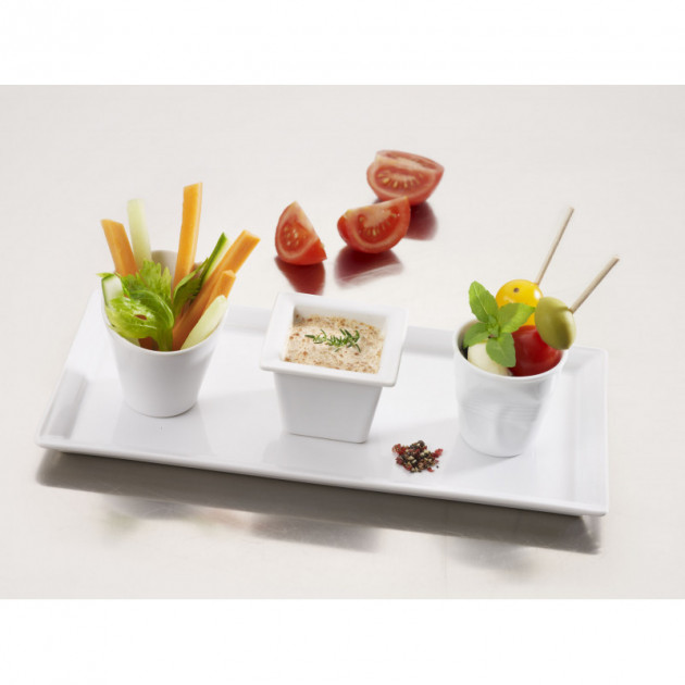 Legumes servis dans des recipients en porcelaine Revol