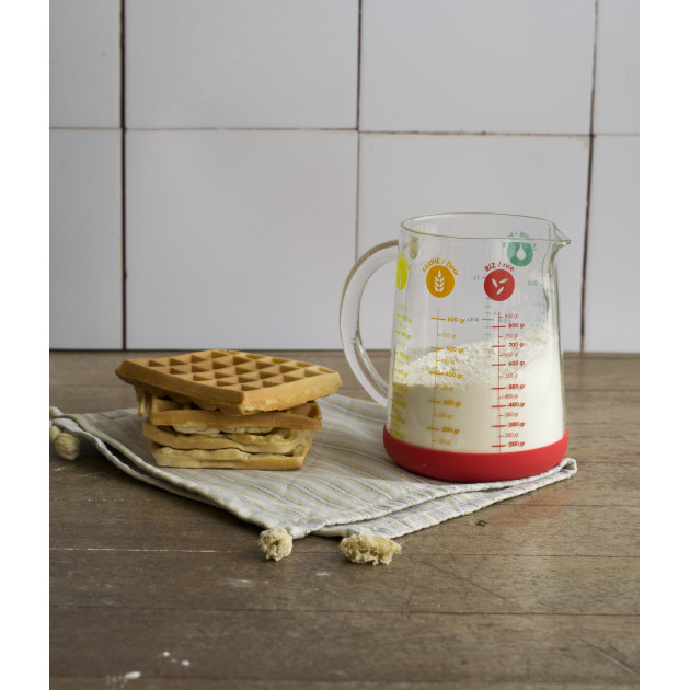 Pichet gradué Pebbly avec base en silicone rouge