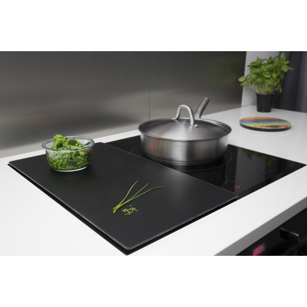 Protège plaque en verre trempé noir Pebbly en situation Protège plaque en verre trempé noir Pebbly en situation