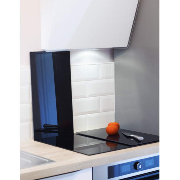 Mise en situation plaque de protection sur crédence anti-éclaboussures