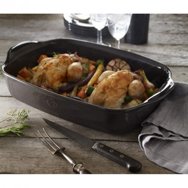 Poulets rotis aux legumes dans le Plat a Four Rectangulaire Emile Henry Poulets rotis aux legumes dans le Plat a Four Rectangulaire Emile Henry