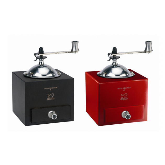 Le Moulin Peugeot d'Olivier Roellinger existe en 2 couleurs : Chocolat et Rouge Piment Le Moulin Peugeot d'Olivier Roellinger existe en 2 couleurs : Chocolat et Rouge Piment