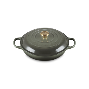 Faitout Thym Bouton Doré en Fonte avec Intérieur Sable 30 cm Le Creuset Signature Faitout Thym Bouton Doré en Fonte avec Intérieur Sable 30 cm Le Creuset Signature