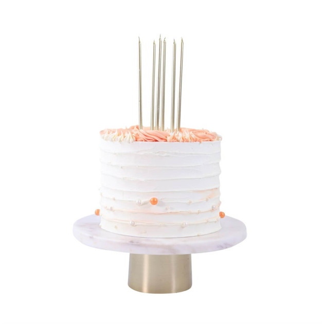 Bougies dorées sur gâteau