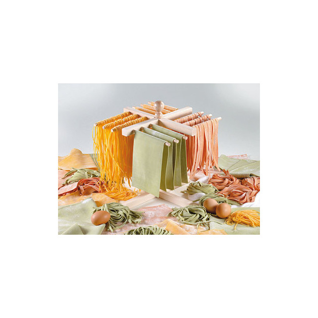 Disposition de Pates FraÃ®ches sur le Sechoir en hetre