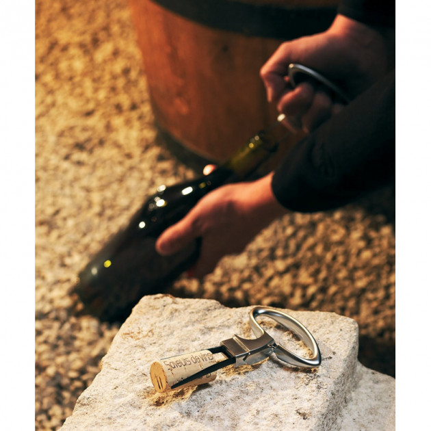 Le Tire-Bouchon a Lames Mathus Noir Peugeot permet d'enlever le bouchon sans l'abÃ®mer