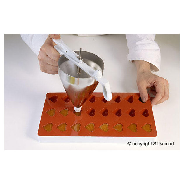 Pate de Fruit Maison Etape 1 : remplissage du moule silicone Pate de Fruit Maison Etape 1 : remplissage du moule silicone