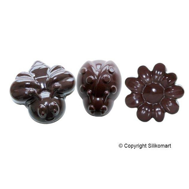 Abeilles. Papillons en chocolat realises avec le moule en silicone special chocolat easy choc Abeilles. Papillons en chocolat realises avec le moule en silicone special chocolat easy choc