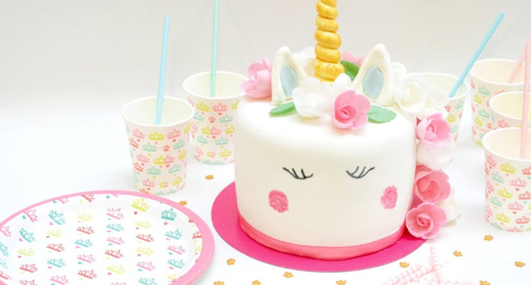 Gâteau Licorne noir et or (ou comment utiliser un dummy) - Do You Cake?