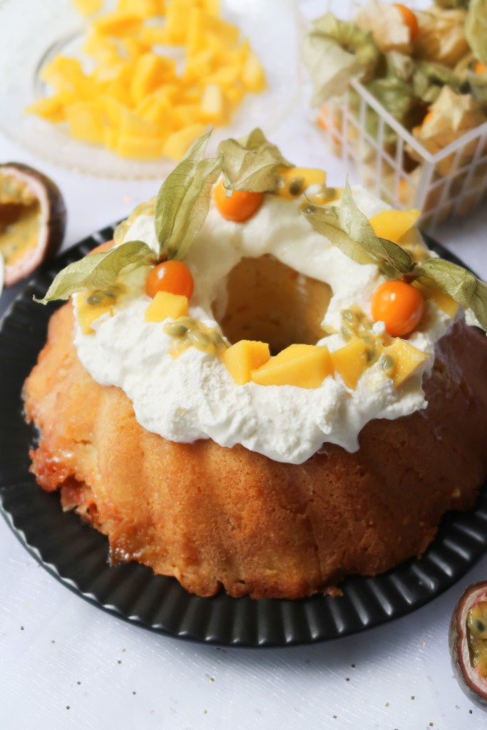 Bundt Cake aux Fruits Exotiques et Chantilly