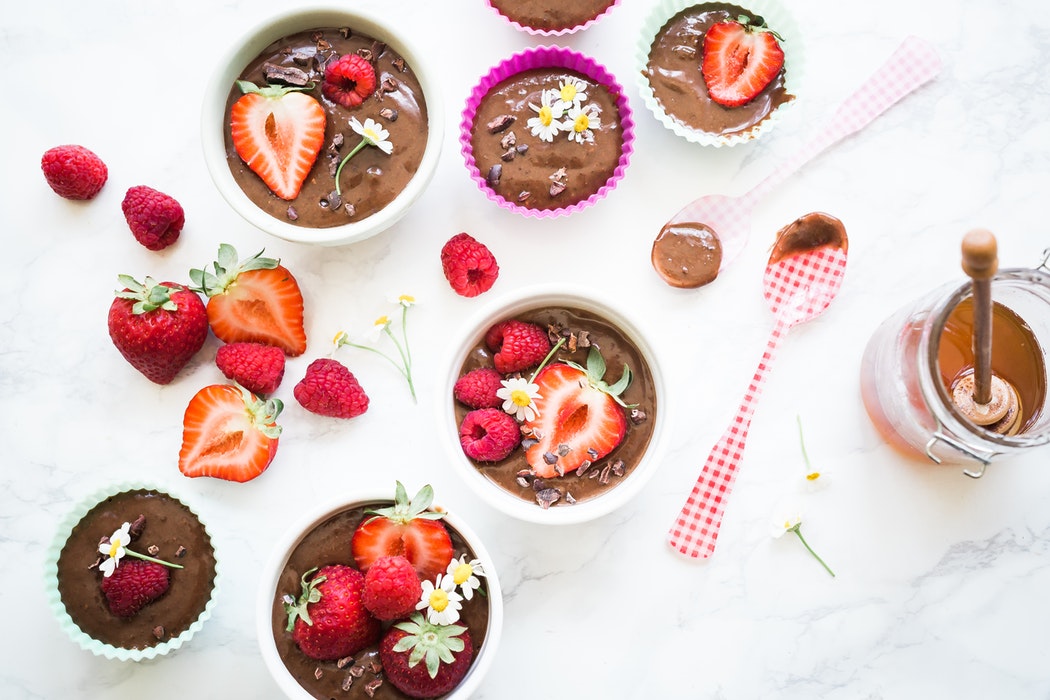 Mousse au chocolat réalisée avec des restes d'oeufs de Pâques !