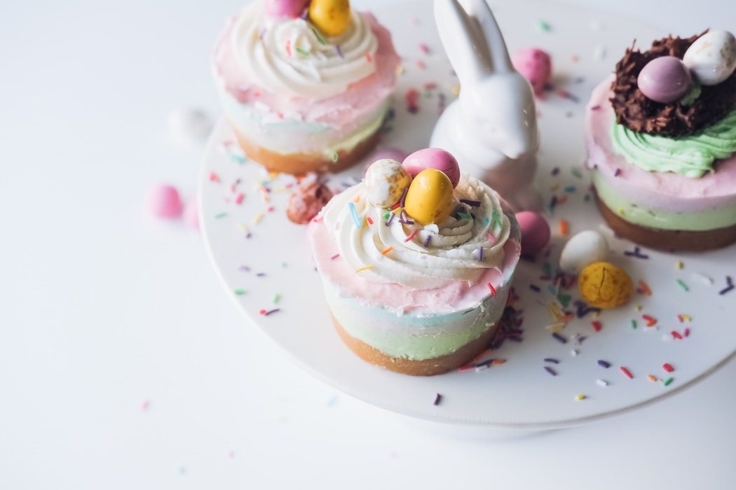 Que faire avec ses restes d'oeufs de Pâques ? Des cupcakes aux oeufs de Pâques !