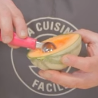 Billes de melon réalisées avec une cuillère parisienne