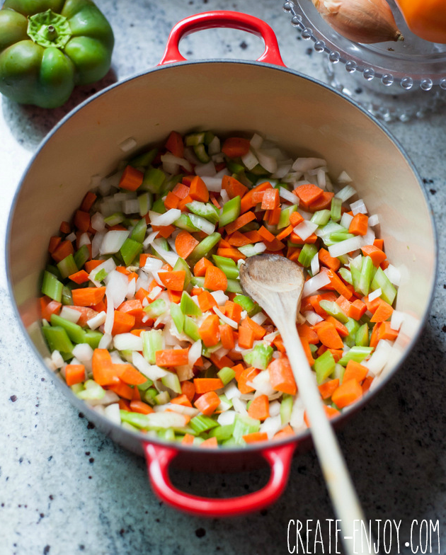 Découvrez comment les légumes sont coupés en mirepoix