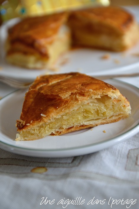 Part de galette des rois crème d'amande.