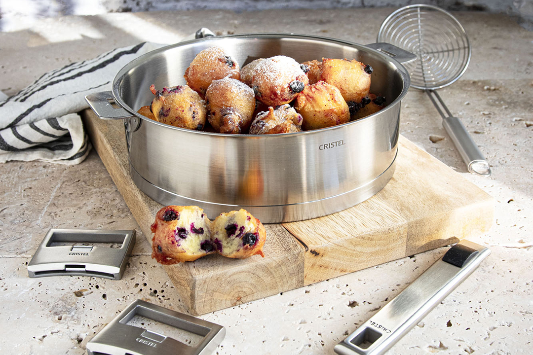 Recette sucrée pour mardi gras de beignets aux fruits rouges.