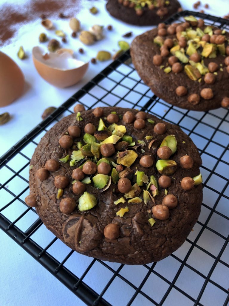 Cookie tout chocolat & pistache de Toque de Choc.