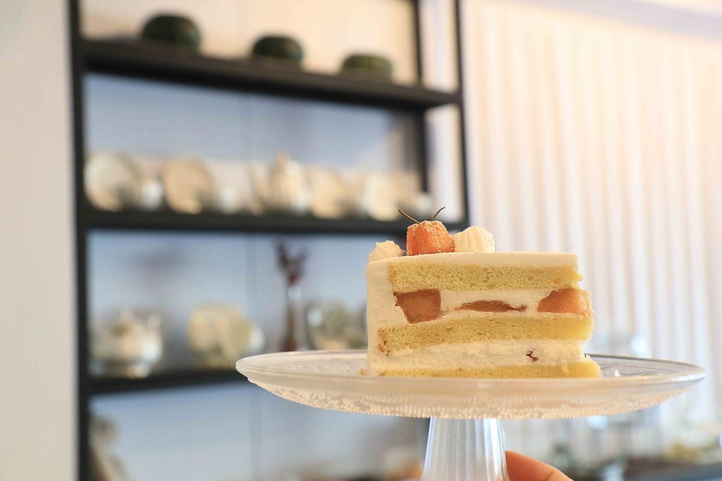 Entremets à la fraise, fait avec du cake.