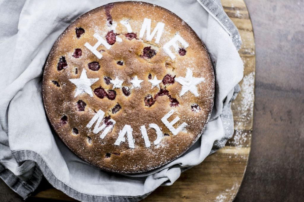 Gâteau décoré au pochoir sucre glace