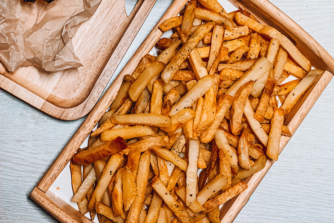 Découvrez tous les secrets des friteries du Nord et de Belgique pour faire des frites maison savoureuses.