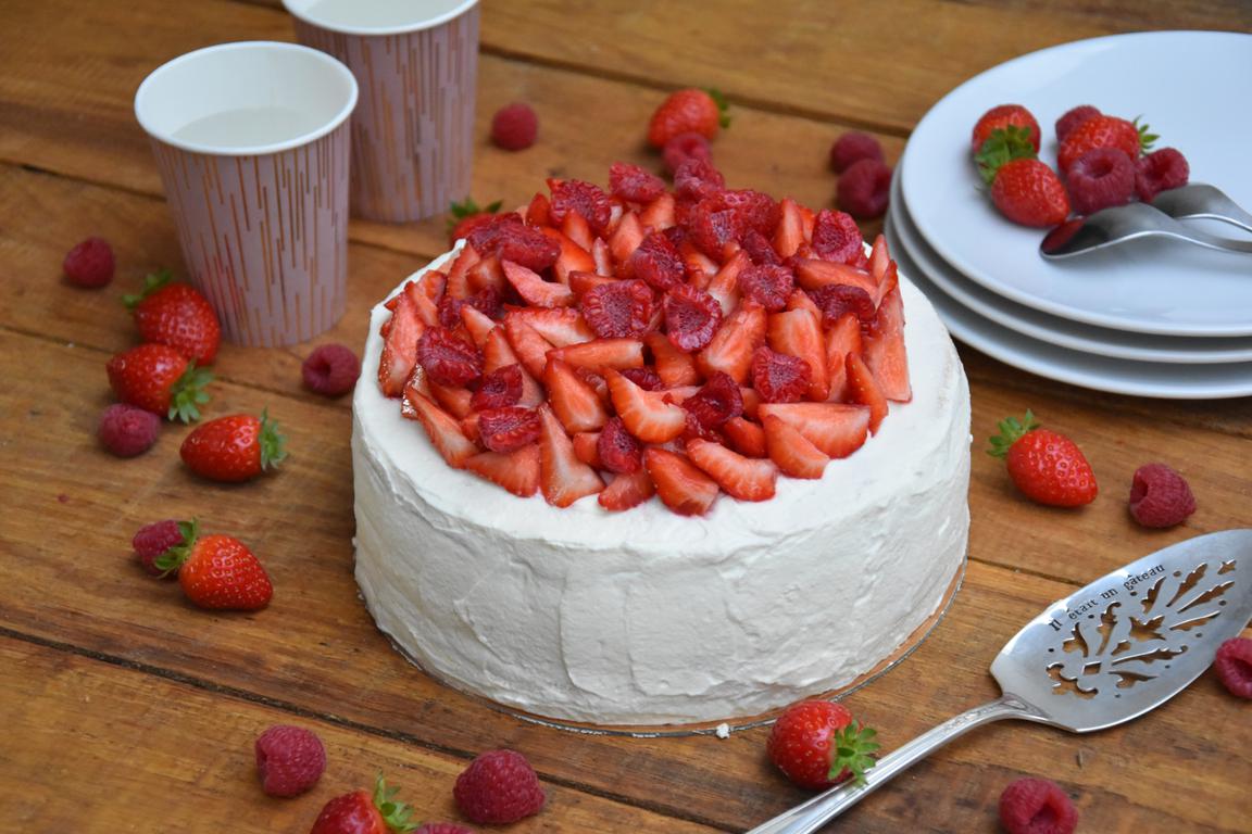 Gâteau de crêpes fraises et framboises