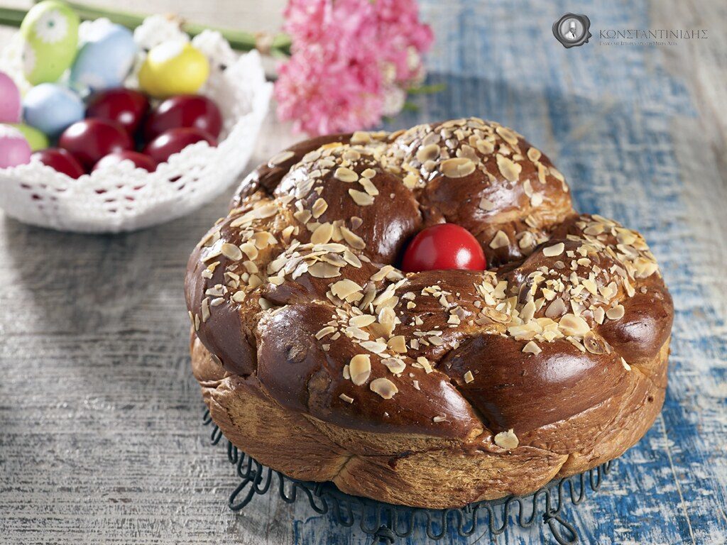 Tsoureki : la brioche aux amandes de Grèce.