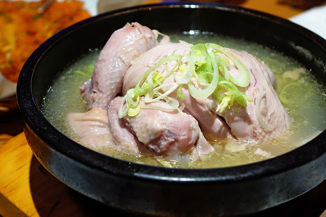 Recette de grand-mère : la poule au pot et sa sauce blanche