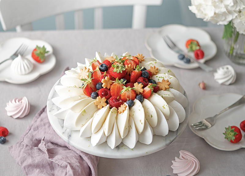 Pavlova aux fruits rouges & yuzu