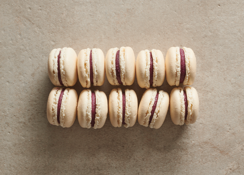 Macaron chocolat blanc cassis 