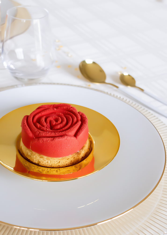 Entremets à la rose, framboise et vanille